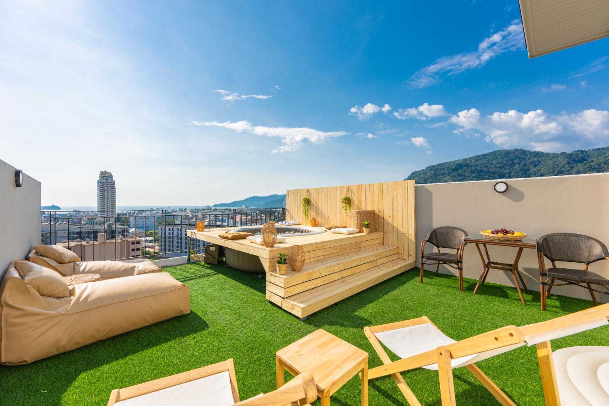 Готель Sky Wave Patong Екстер'єр фото