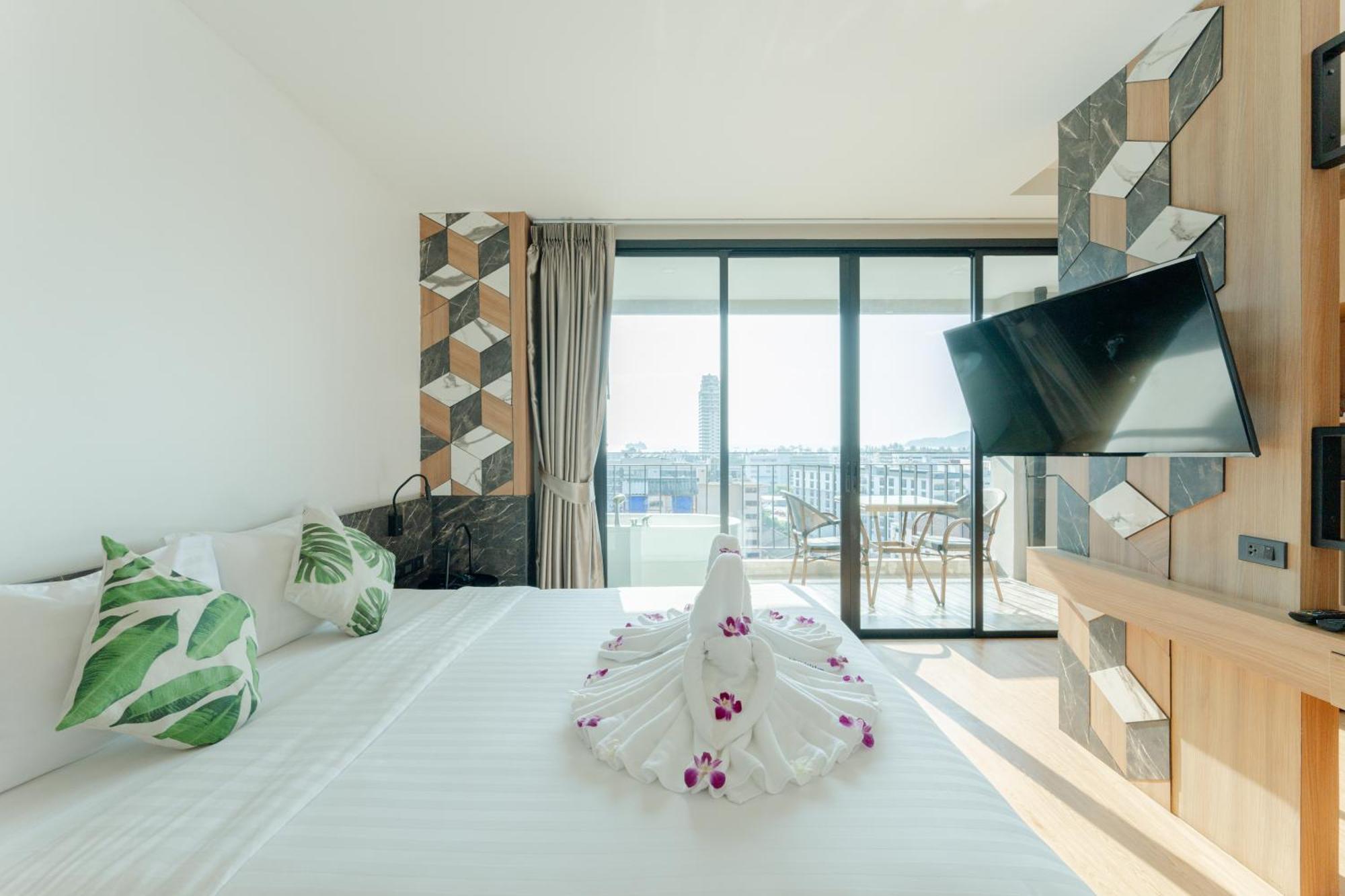 Готель Sky Wave Patong Екстер'єр фото