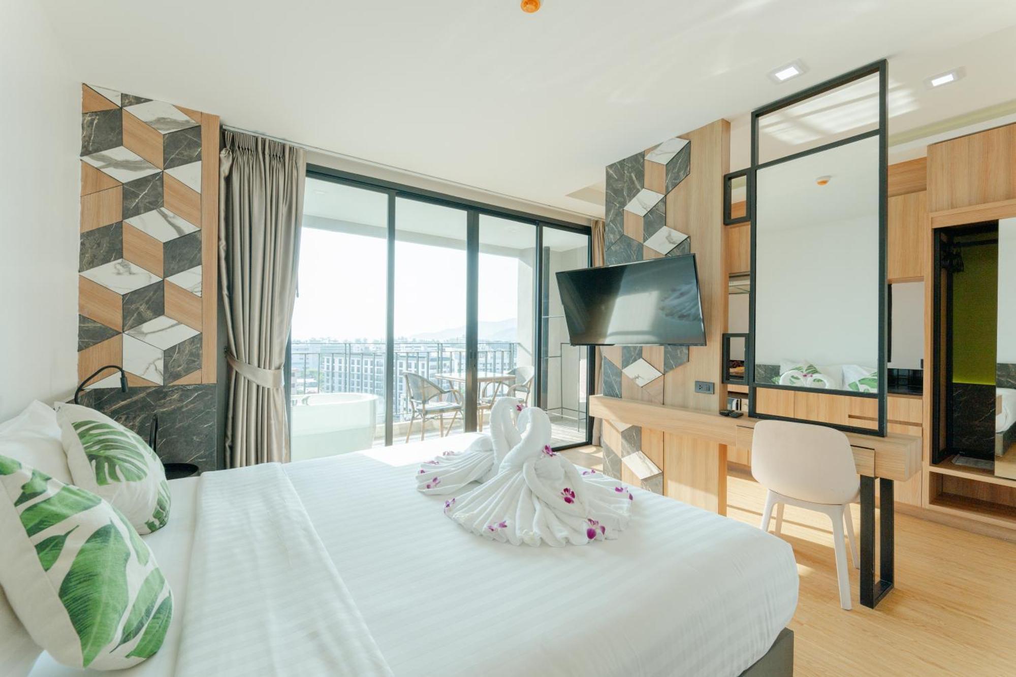 Готель Sky Wave Patong Екстер'єр фото